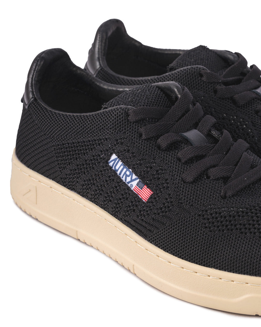 Medalist Easeknit Low Knit Leather